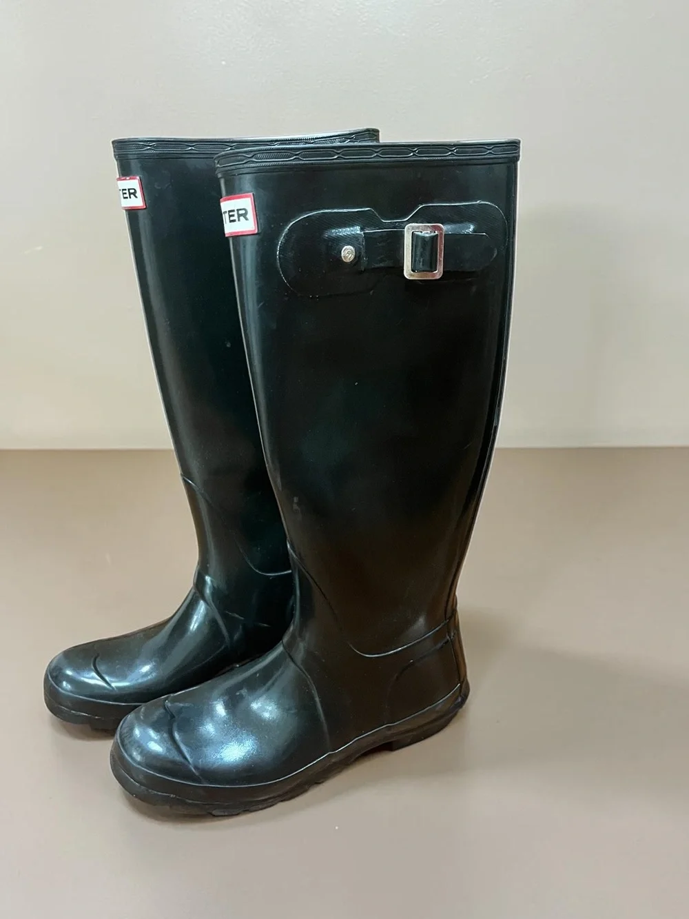 Hunter Women's Original Tall Gloss Rain Boots – Black – Size 6